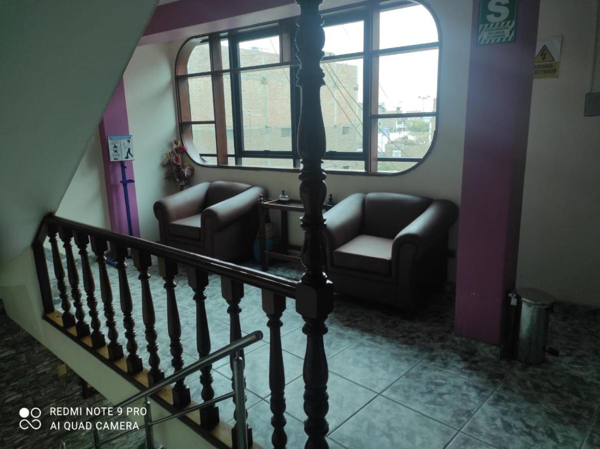 Vicky Hotel del amor
