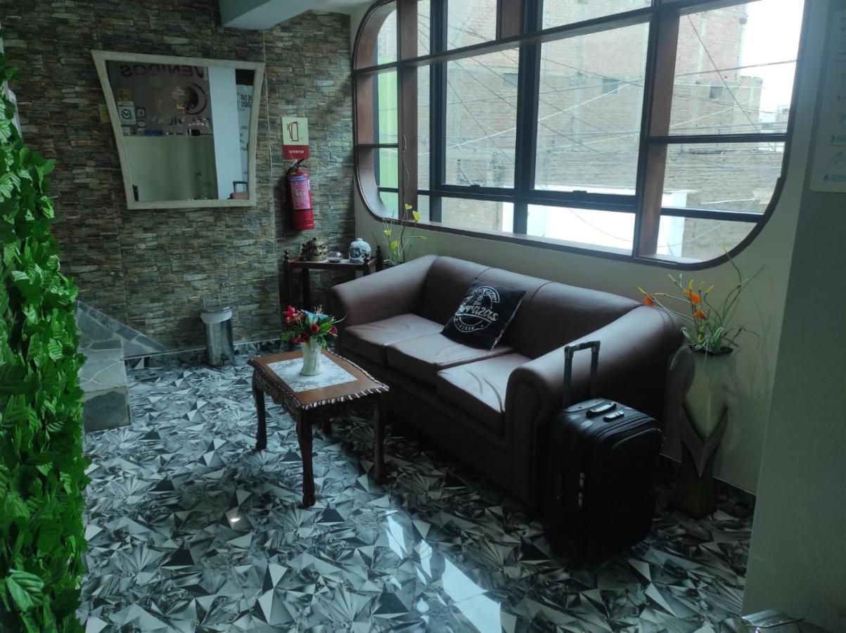 Vicky Hotel del amor Lima