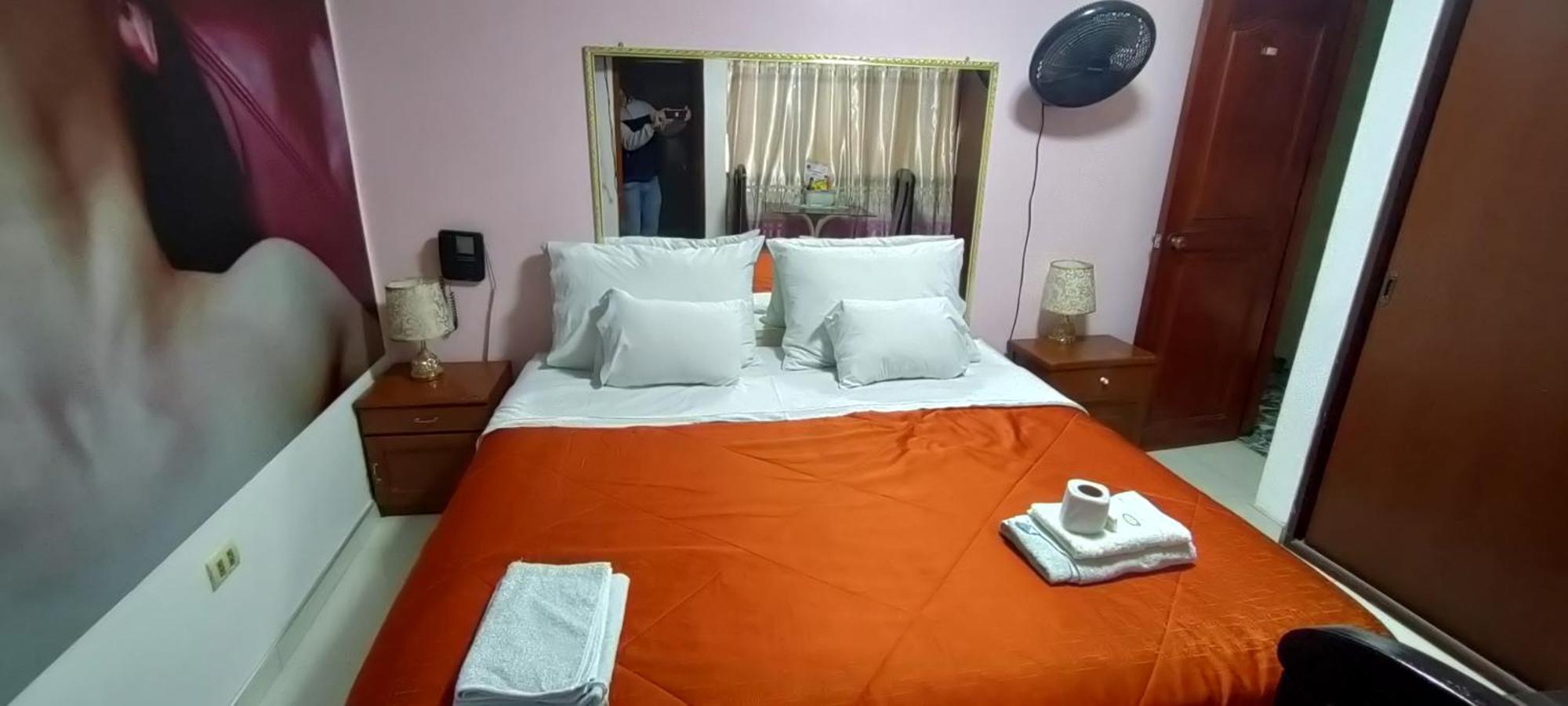 Hotel del amor Vicky Lima